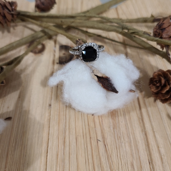 🖤🖤HOST PICK🖤🖤BEAUTIFUL!! BLACK   AMETHYST Halo Cut Ring with Tiny CZ'S - Picture 7 of 13